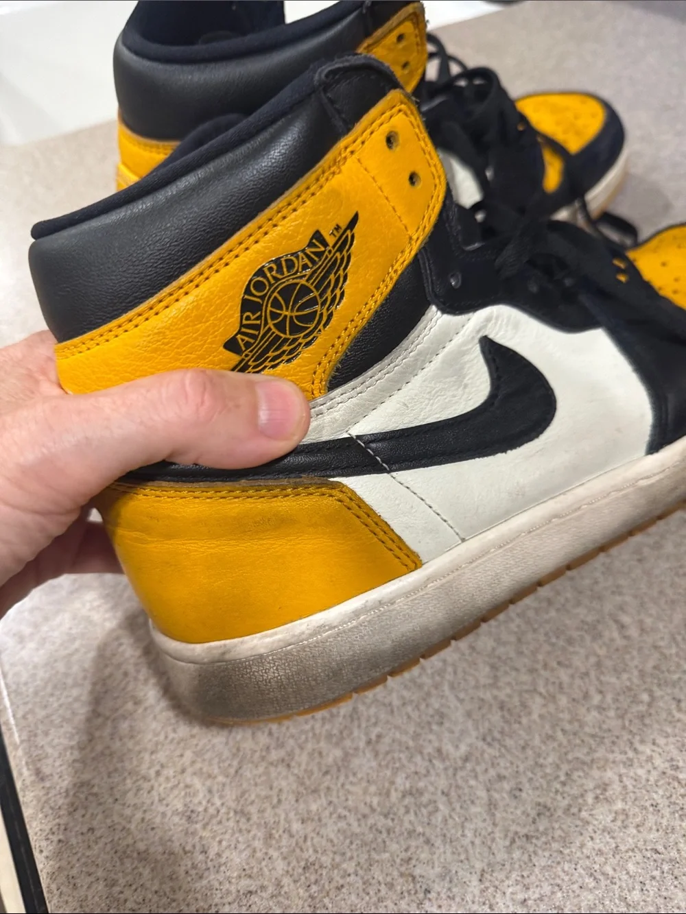 Jordan 1 retro high rHigh-Top Leather Basketball Sneakers -